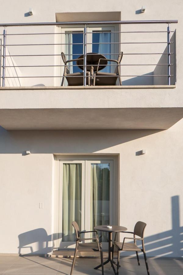 Villa Est San Teodoro  Exterior photo