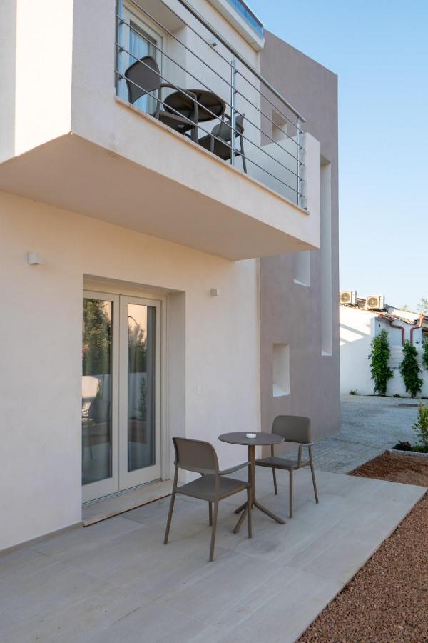Villa Est San Teodoro  Exterior photo